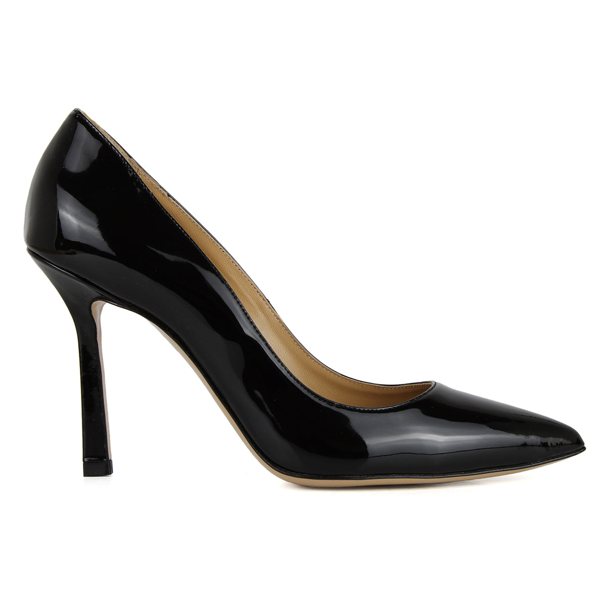 Décolleté in black patent leather